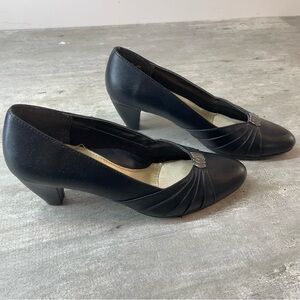 Soft Style Hush Puppies Pumps Womens 6 Black Excellent Kitten Heel HSS1371-001